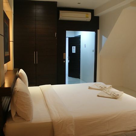 New International Guest House Patong Extérieur photo