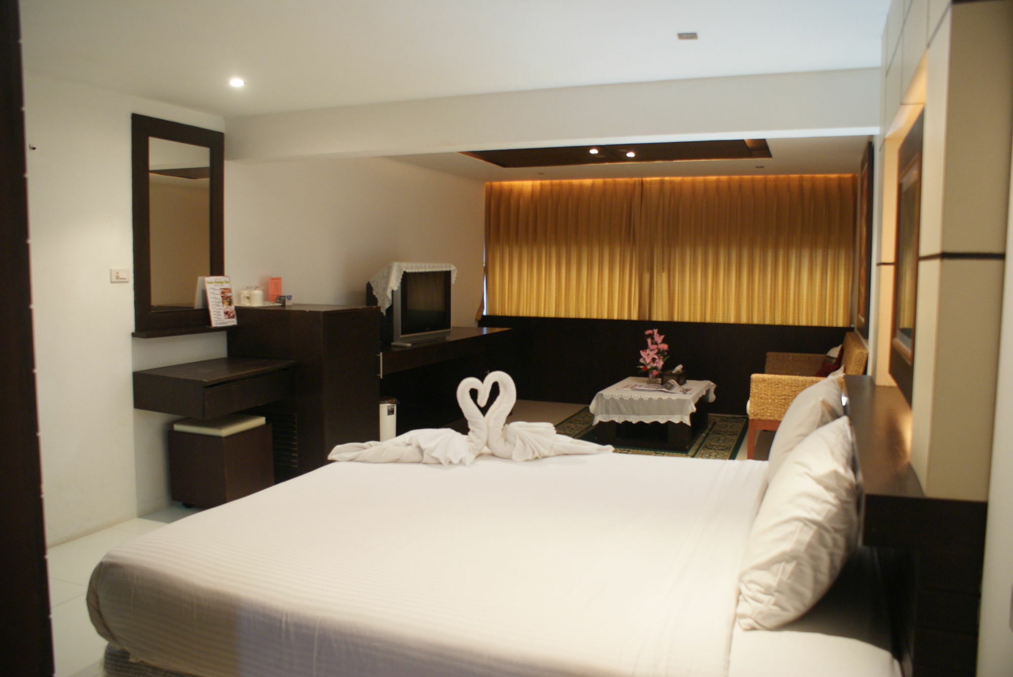 New International Guest House Patong Extérieur photo