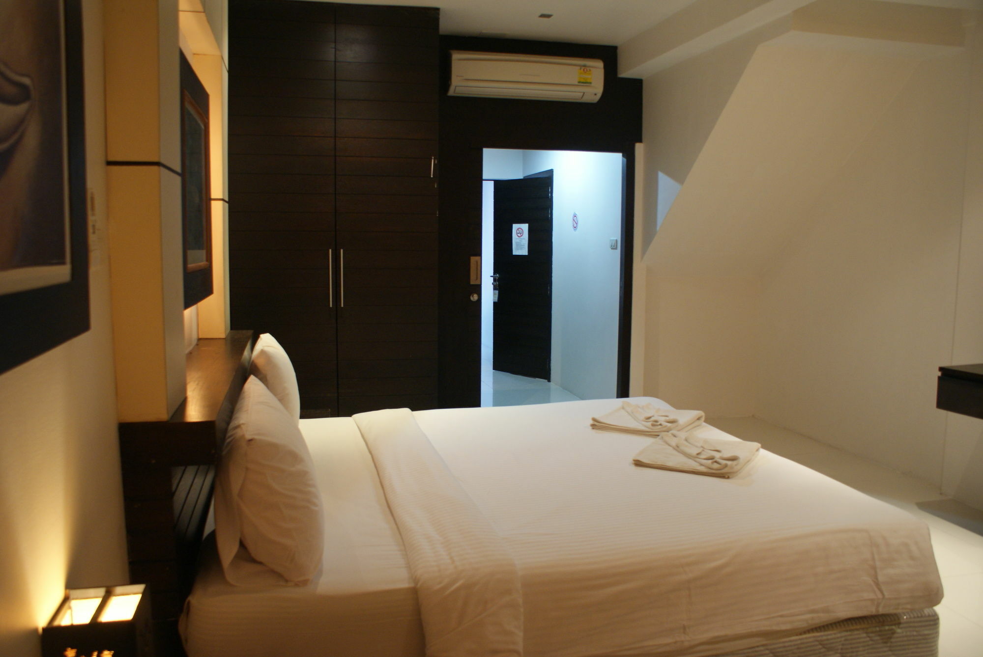 New International Guest House Patong Extérieur photo